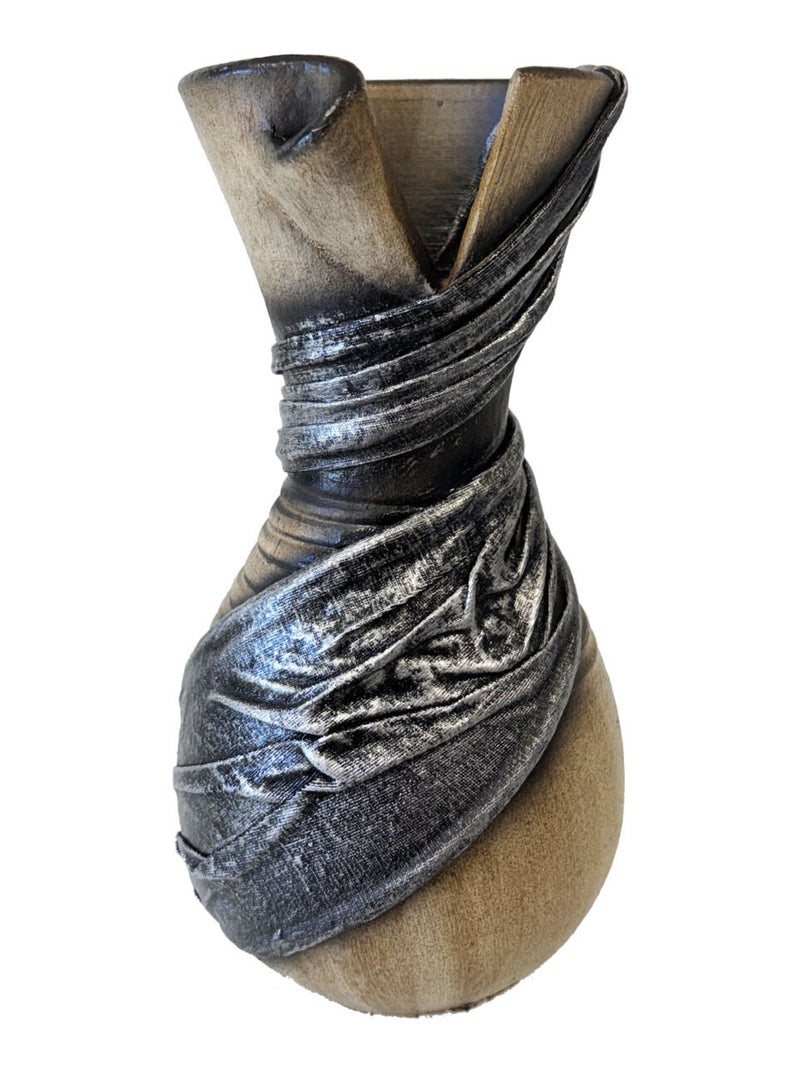 Vase artisanal beige avec drapé de tissus gris  20 cm Beige - Kiabi