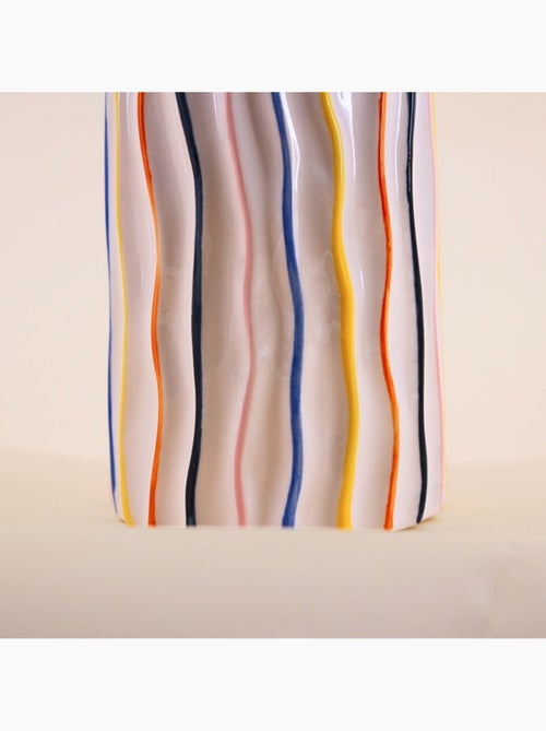 Vase blanc en céramique lignes colorées 21cm - Kiabi