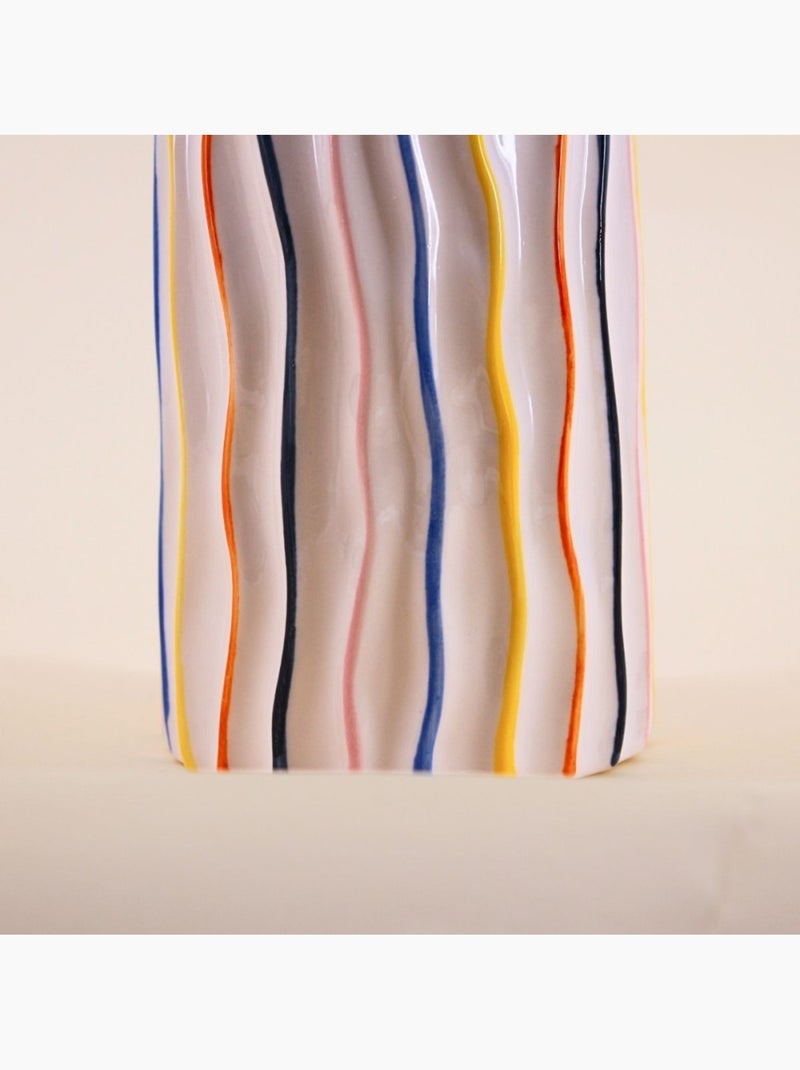 Vase blanc en céramique lignes colorées, H21cm Blanc - Kiabi