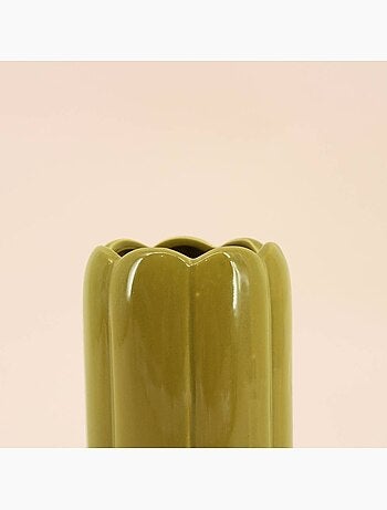 Vase cylindrique festonné vert 20 cm