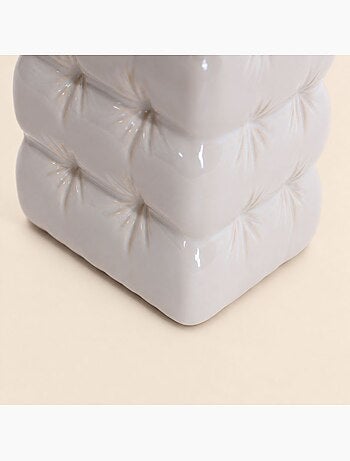 Vase design en céramique blanche effet gonflé, h17m