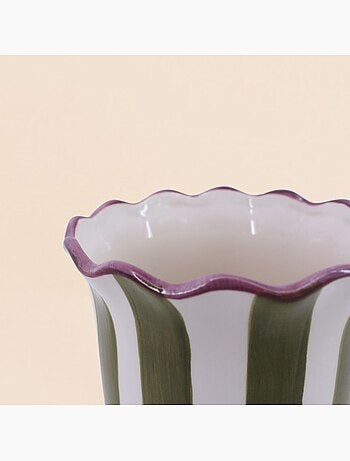Vase en céramique rayé vert festonné 16x21cm