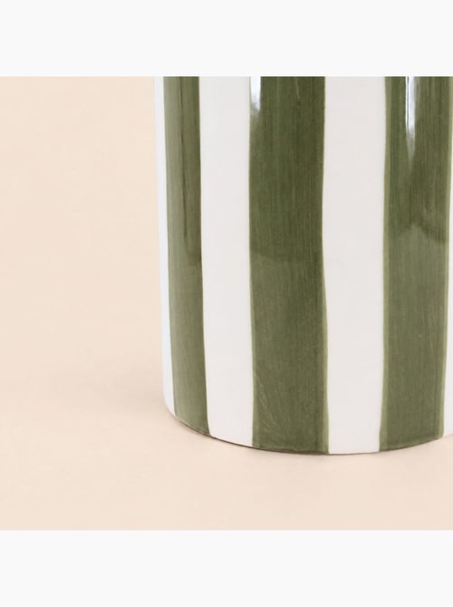 Vase en céramique rayé vert festonné 16x21cm - Kiabi Vase en céramique rayé vert festonné 16x21cm - Kiabi