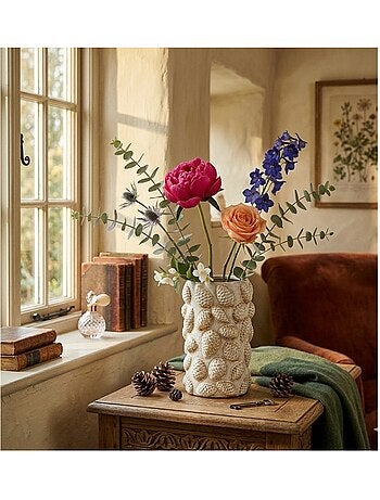 Vase pomme de pin en porcelaine