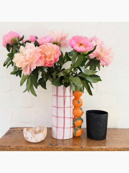 Vase quadrillé rose, et mandarines en relief 18cm - Kiabi Vase quadrillé rose, et mandarines en relief 18cm - Kiabi