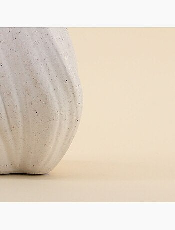 Vase twist en porcelaine blanche vagues 15cm