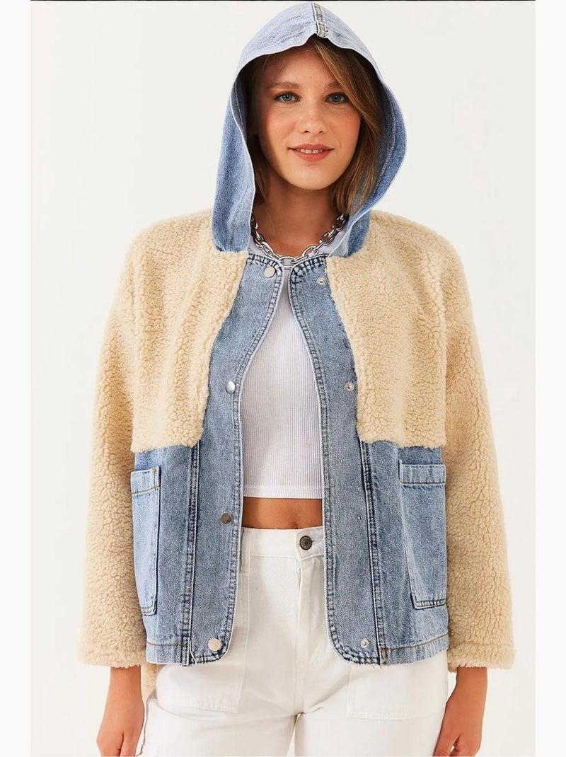 Veste à capuche en fausse fourrure avec détails en denim lucci Beige argile - Kiabi