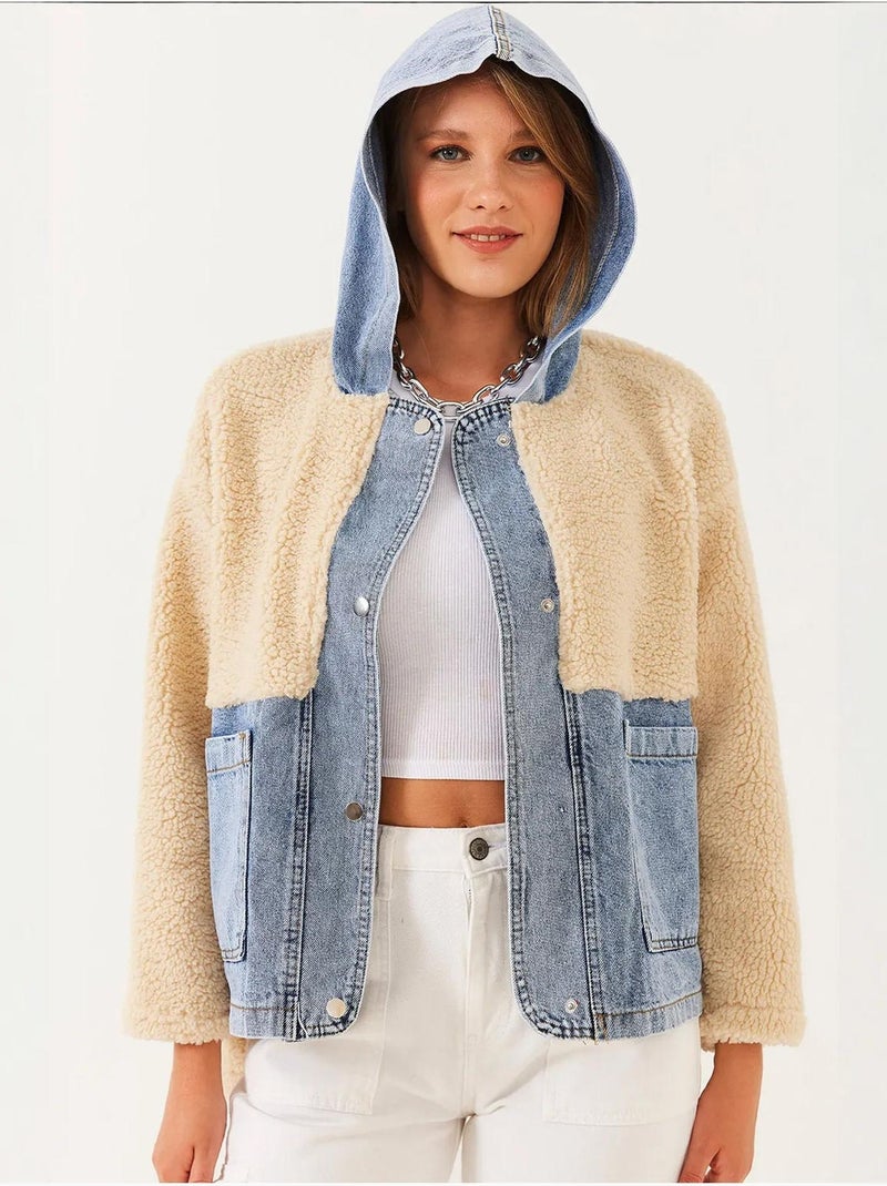 Veste à capuche en fausse fourrure bianco lucci avec détails en denim Beige argile - Kiabi