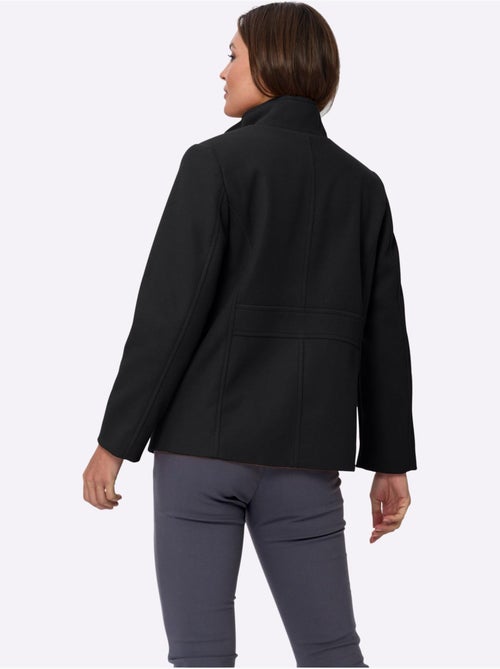 Veste à col montant avec gros boutons et poches - Taille standard - Moda Vilona - Kiabi Veste à col montant avec gros boutons et poches - Taille standard - Moda Vilona - Kiabi