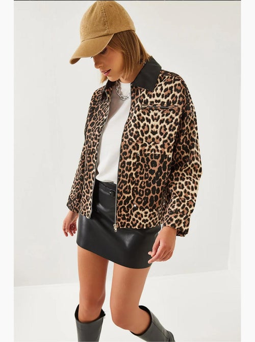 Veste à imprimé léopard avec col en cuir lucci - Kiabi Veste à imprimé léopard avec col en cuir lucci - Kiabi