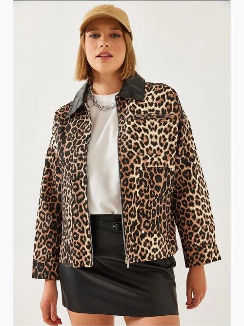 Veste à imprimé léopard avec col en cuir lucci - Kiabi Veste à imprimé léopard avec col en cuir lucci - Kiabi