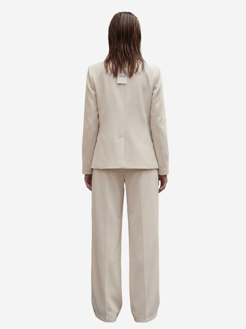 Veste blazer boutonnée pour femme my fashion - Kiabi Veste blazer boutonnée pour femme my fashion - Kiabi