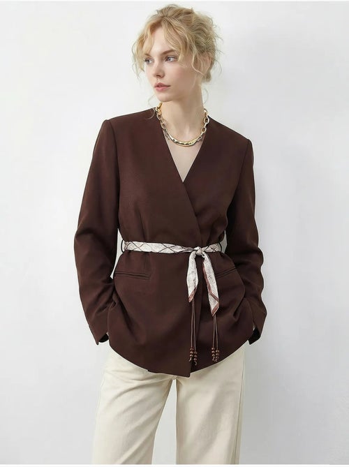 Veste blazer longue à col en v et ceinture lucci - Kiabi Veste blazer longue à col en v et ceinture lucci - Kiabi