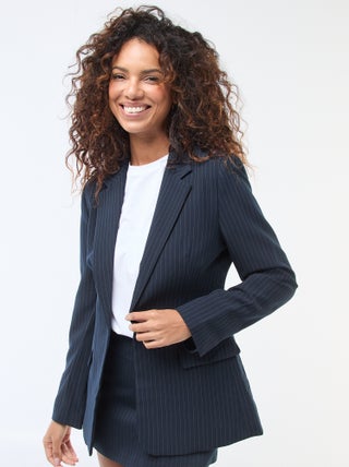 Veste blazer unie à la coupe cintrée