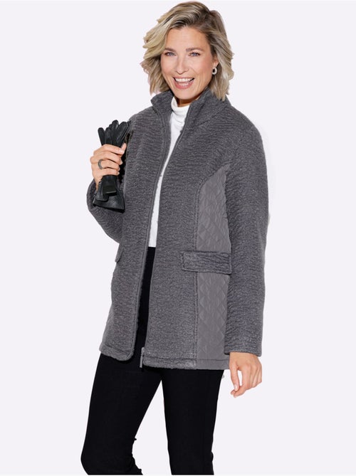 Veste bouclée coutures princesse structurantes - taille standard - moda vilona - Kiabi Veste bouclée coutures princesse structurantes - taille standard - moda vilona - Kiabi