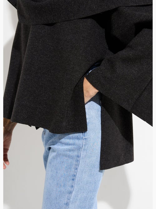 Veste bouton bijou métal et écharpe - AFIBEL - Kiabi Veste bouton bijou métal et écharpe - AFIBEL - Kiabi