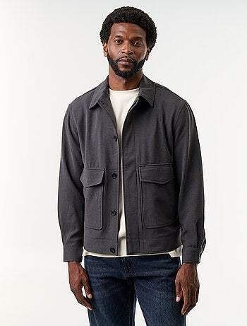 Veste boutonnée uni avec poches plaquées
