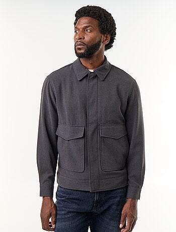 Veste boutonnée uni avec poches plaquées