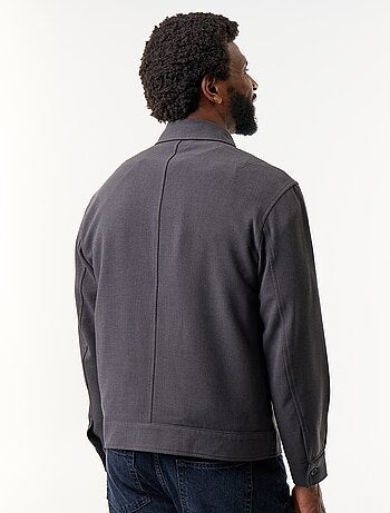 Veste boutonnée uni avec poches plaquées
