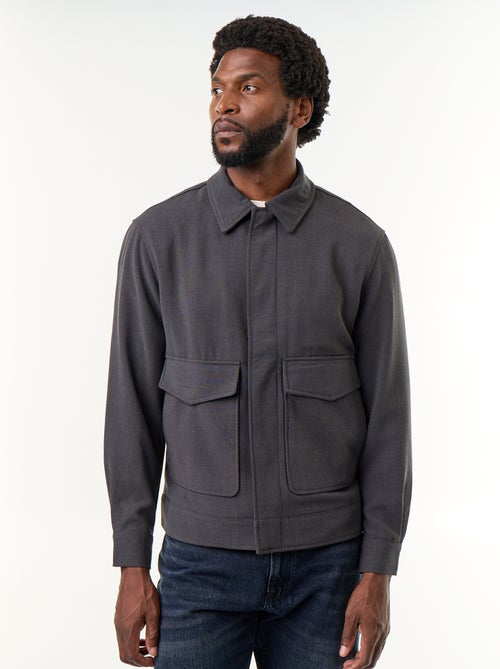 Veste boutonnée uni avec poches plaquées - Kiabi