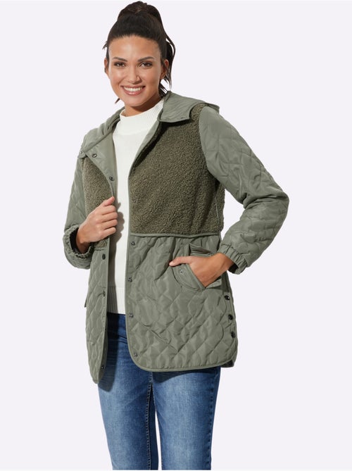 Veste chaude avec capuche et poches à rabat - Taille standard - Moda Vilona - Kiabi Veste chaude avec capuche et poches à rabat - Taille standard - Moda Vilona - Kiabi