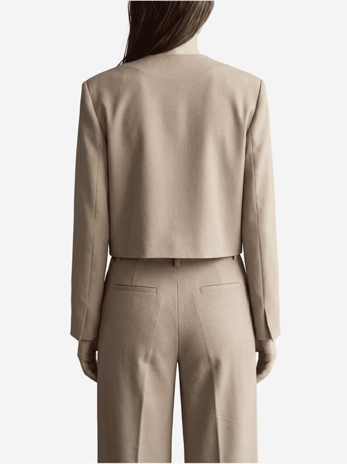 Veste cintrée à col en v avec poche my fashion - Kiabi Veste cintrée à col en v avec poche my fashion - Kiabi