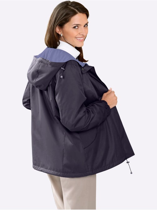 Veste coupe-vent imperméable avec capuche et poches pratiques - Taille standard - Witt - Kiabi Veste coupe-vent imperméable avec capuche et poches pratiques - Taille standard - Witt - Kiabi