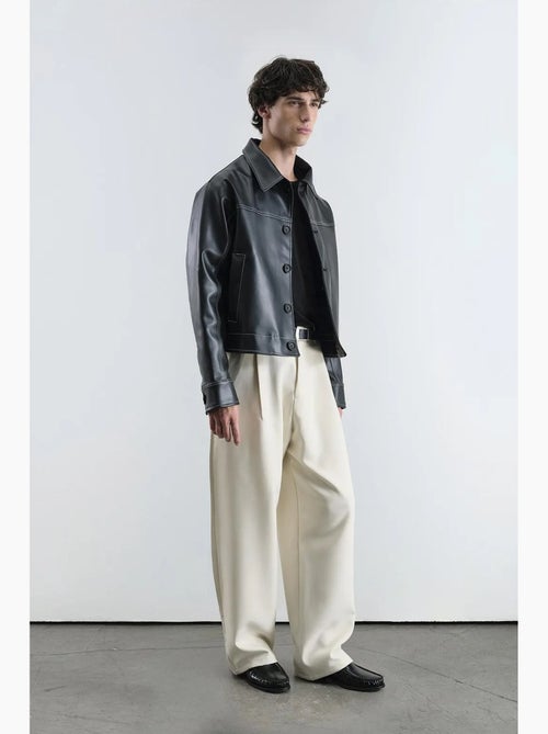 Veste courte boutonnée en similicuir avec col chemise giesto - Kiabi Veste courte boutonnée en similicuir avec col chemise giesto - Kiabi
