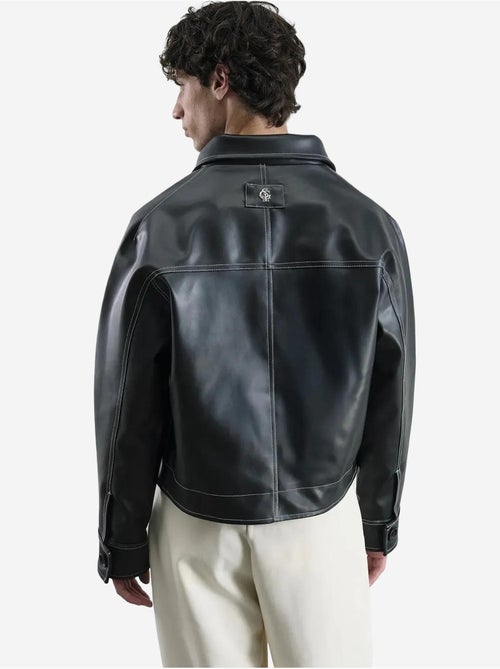 Veste courte boutonnée en similicuir avec col chemise giesto - Kiabi Veste courte boutonnée en similicuir avec col chemise giesto - Kiabi