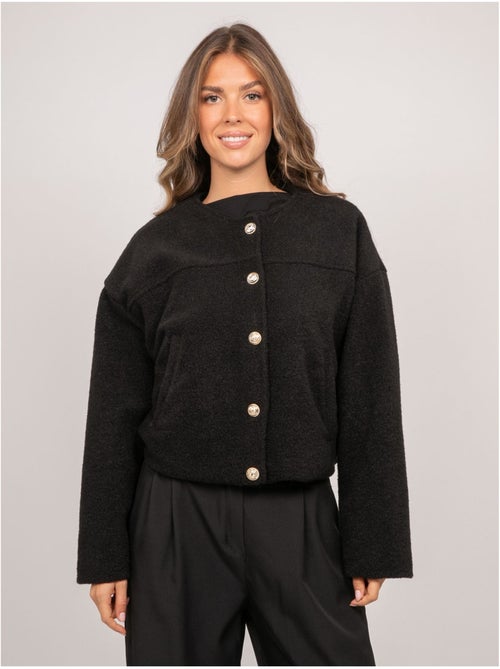 Veste courte effet laine boutons dorés uwari - Kiabi Veste courte effet laine boutons dorés uwari - Kiabi