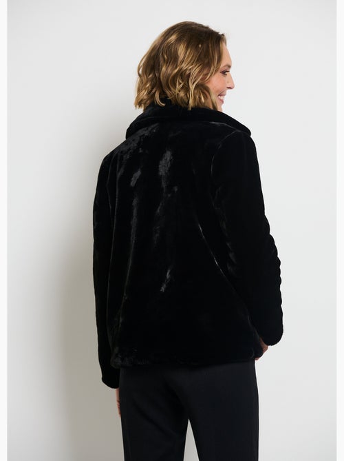 Veste courte en fausse fourrure - AFIBEL - Kiabi Veste courte en fausse fourrure - AFIBEL - Kiabi