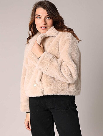 Veste courte en fausse fourrure avec col tailleur 'Deeluxe'