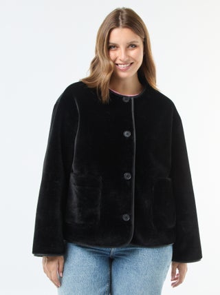 Veste courte en fausse fourrure