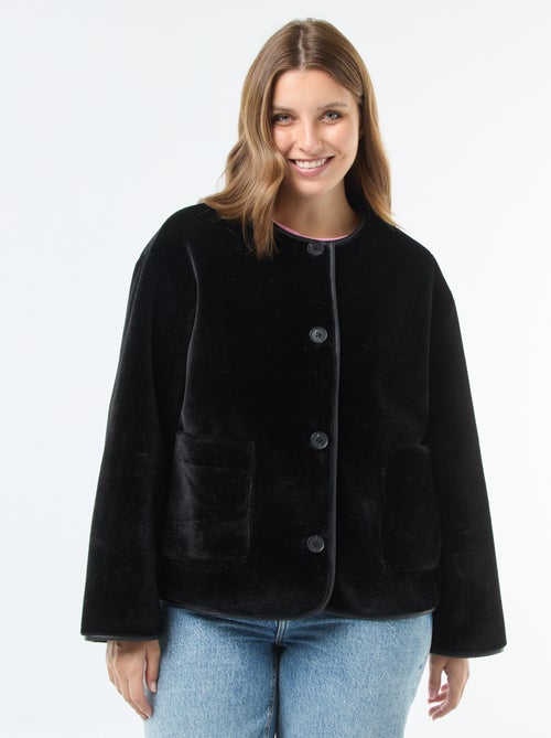 Veste courte en fausse fourrure - Kiabi