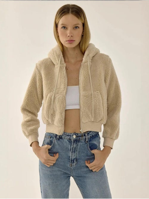 Veste courte en peluche avec col zippé - Kiabi