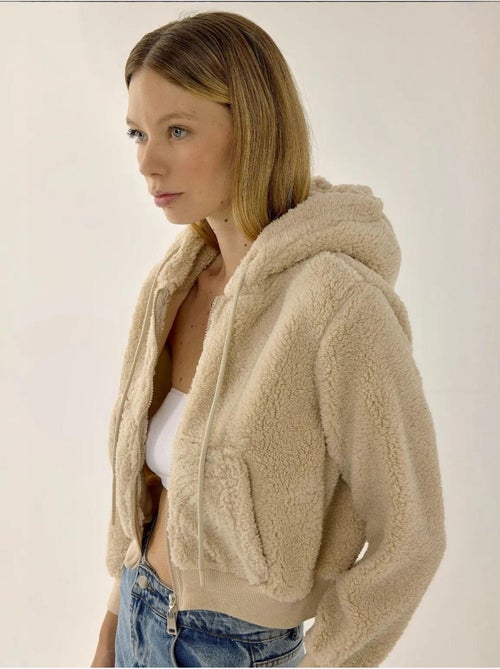Veste courte en peluche avec col zippé - Kiabi