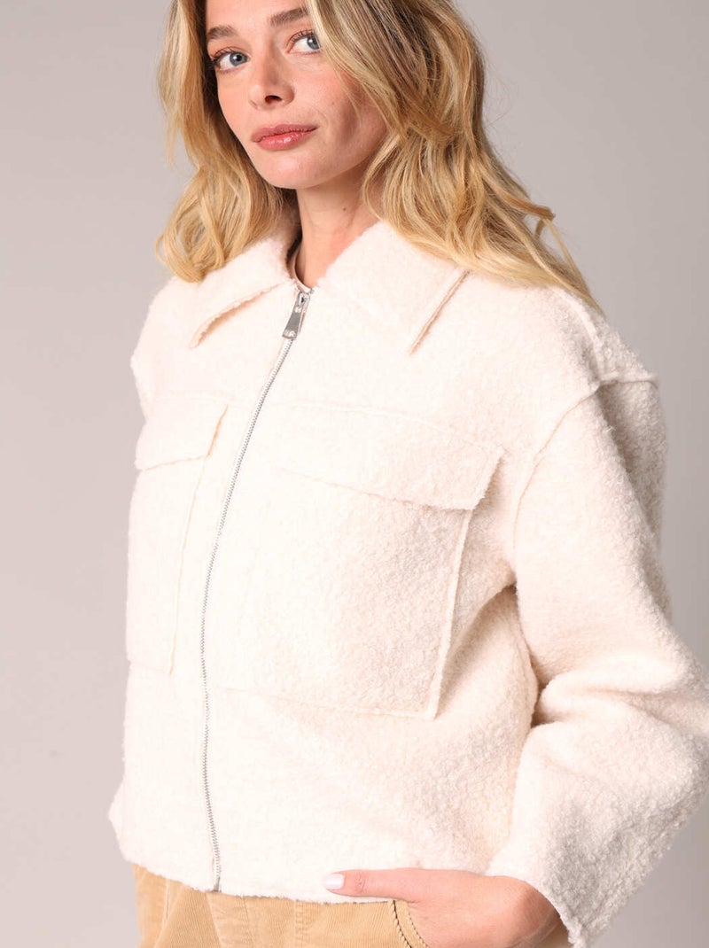 Veste courte en tissu effet bouclé 'Deeluxe' Beige argile - Kiabi