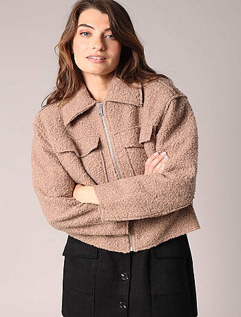 Veste courte en tissu effet bouclé 'Deeluxe'
