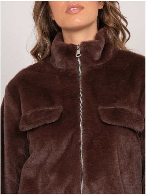 Veste courte fausse fourrure zippée ulola - Kiabi Veste courte fausse fourrure zippée ulola - Kiabi