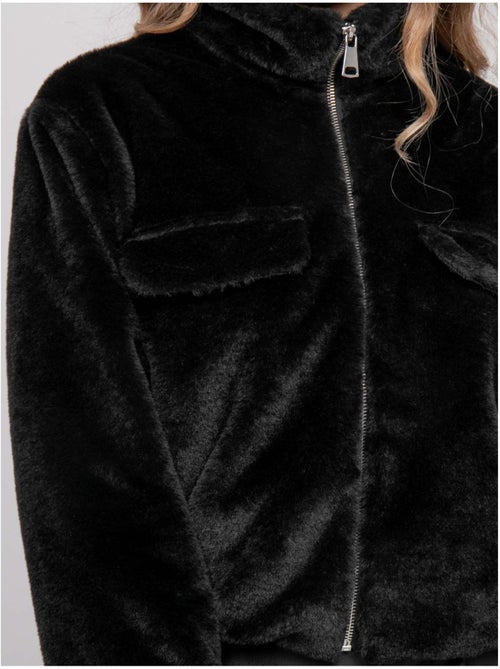 Veste courte fausse fourrure zippée ulola - Kiabi Veste courte fausse fourrure zippée ulola - Kiabi