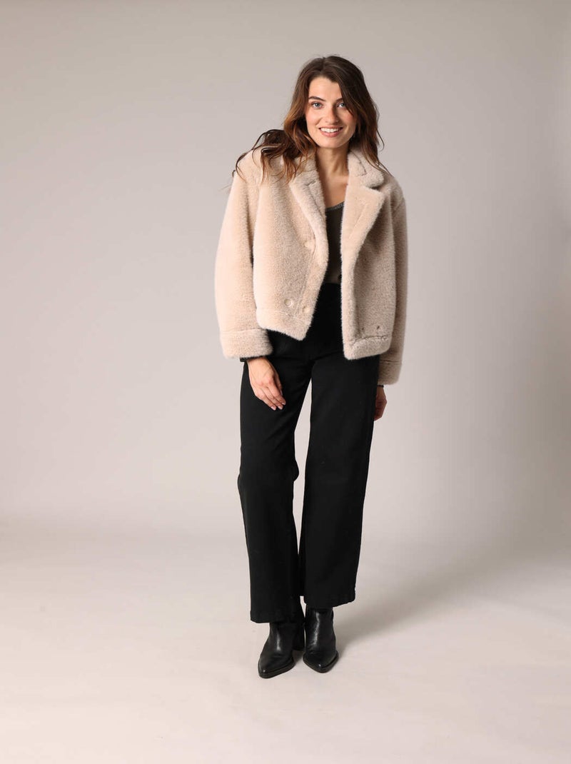 Veste courte imitation fourrure avec col tailleur
 'Deeluxe' Beige - Kiabi