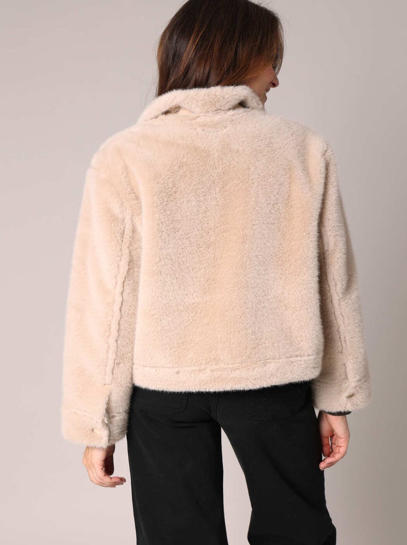 Veste courte imitation fourrure avec col tailleur
 'Deeluxe' Beige - Kiabi