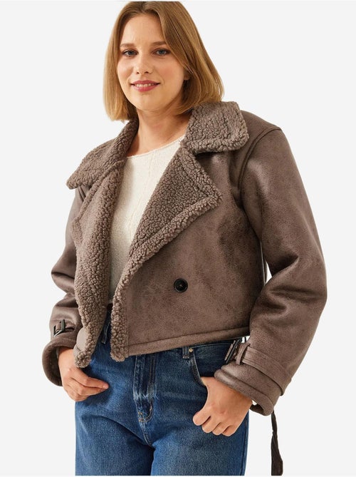 Veste courte laminée aller detail lucci - Kiabi Veste courte laminée aller detail lucci - Kiabi
