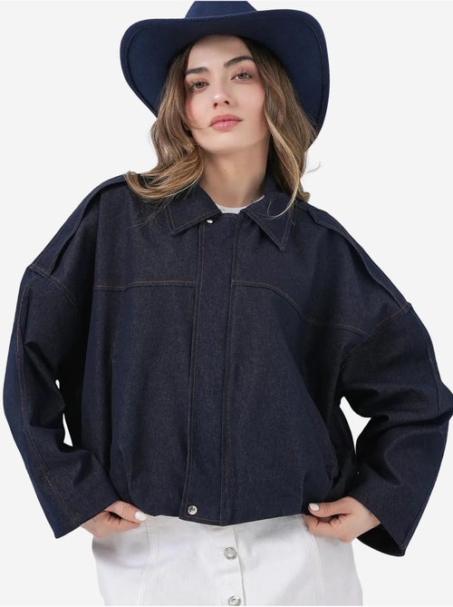 Veste courte oversize avec fermeture éclair et poche bdart - Kiabi Veste courte oversize avec fermeture éclair et poche bdart - Kiabi