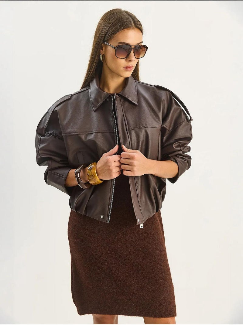 Veste courte oversize en similicuir avec fermeture éclair lucci Marron foncé - Kiabi