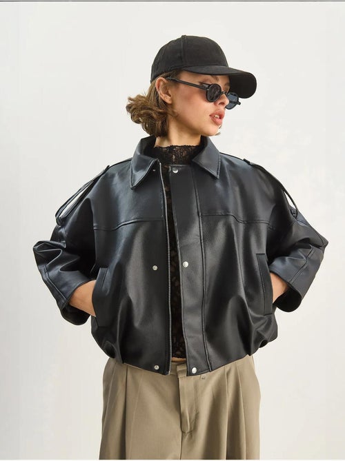 Veste courte oversize en similicuir avec fermeture éclair lucci - Kiabi Veste courte oversize en similicuir avec fermeture éclair lucci - Kiabi
