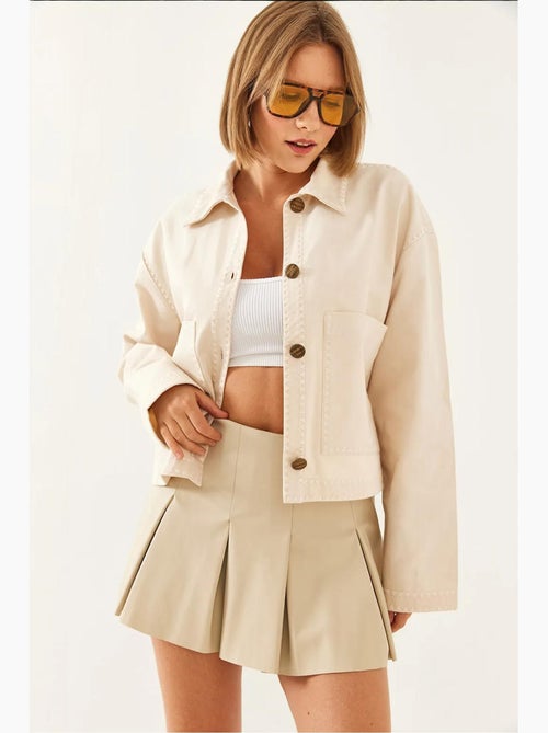 Veste courte tissée brodée à col chemise lucci - Kiabi Veste courte tissée brodée à col chemise lucci - Kiabi