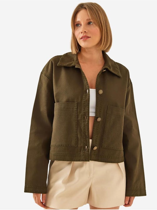 Veste courte tissée brodée à col chemise lucci - Kiabi Veste courte tissée brodée à col chemise lucci - Kiabi