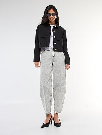 Veste de costume avec boutons dorés coupe courte