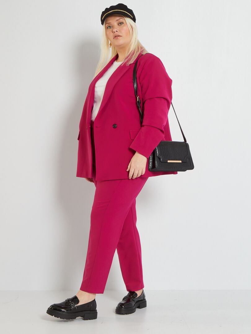 Femme En Costume Blanc Veste Pantalon Chaussures écharpe Rouge